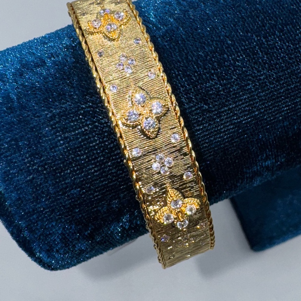 18k Venetian Bangle - Picture 7 of 11